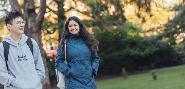 Students Diana and Bryan standing together in Botanic Gardens
